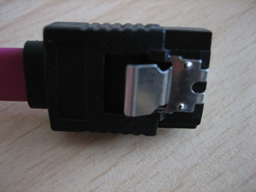 SATA-Kabel mit Clip